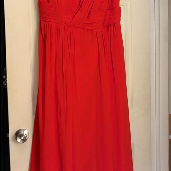 Elegant Red Dress - Picture 2 of 3